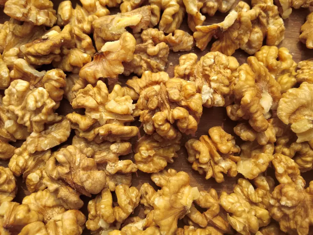 Which Nuts Are Best for Brain Health: walnuts